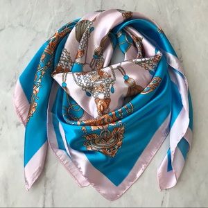🔺- Silky Soft Design Scarf